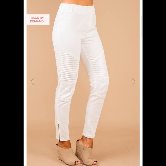 Umgee Denim - On The Edge Off White Moto Jeggings